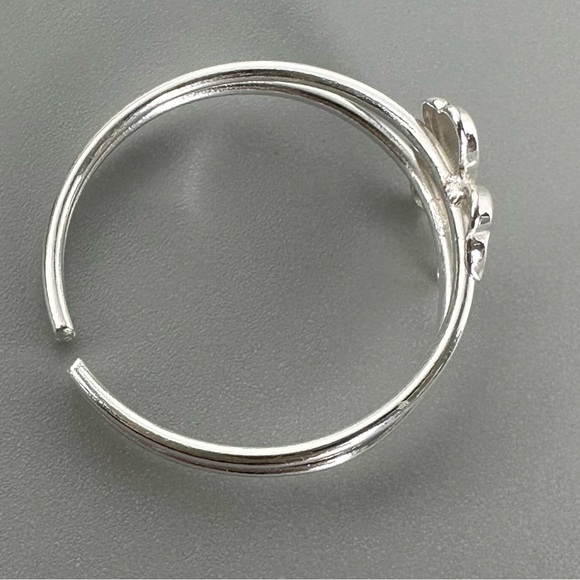Sterling Silver Adjustable Clover Toe Ring - Picture 7 of 9
